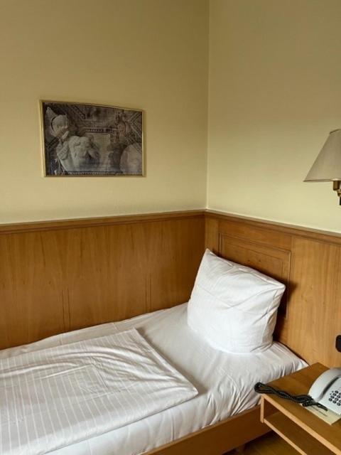 Hotel Roemischer Kaiser Трир Экстерьер фото