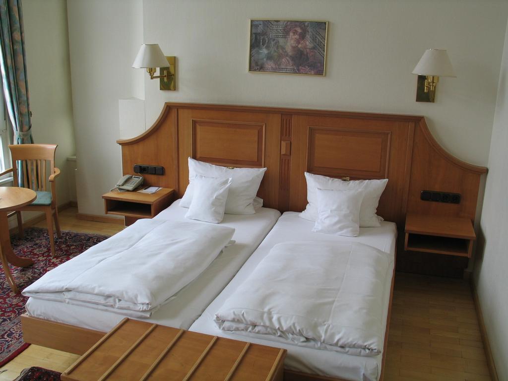 Hotel Roemischer Kaiser Трир Экстерьер фото
