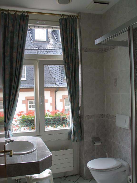Hotel Roemischer Kaiser Трир Экстерьер фото