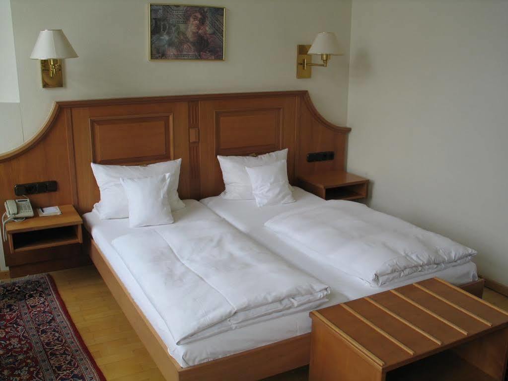 Hotel Roemischer Kaiser Трир Экстерьер фото
